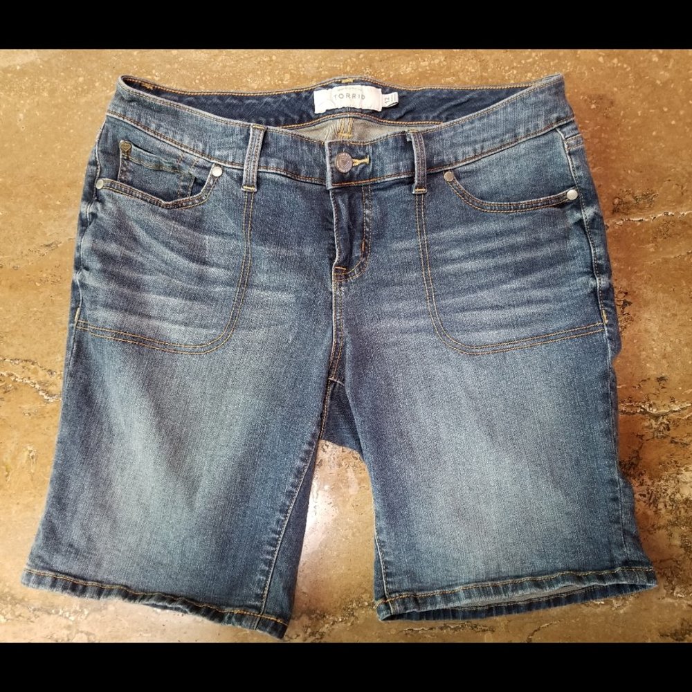 Torrid Bermuda Jean Shorts Size 12